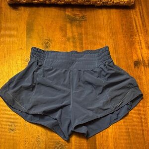 Lululemon Hotty Hot 2.5 inch lined in Symphony Blue